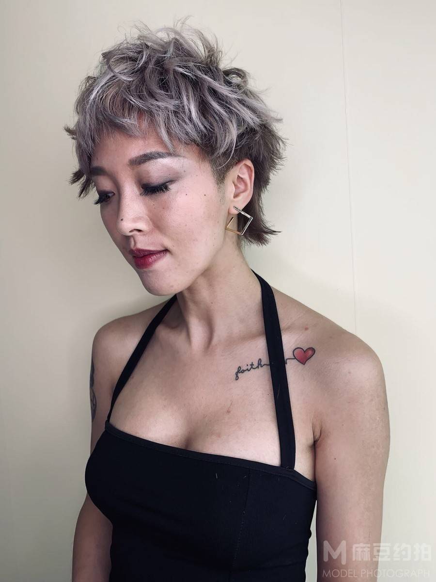 情绪模特