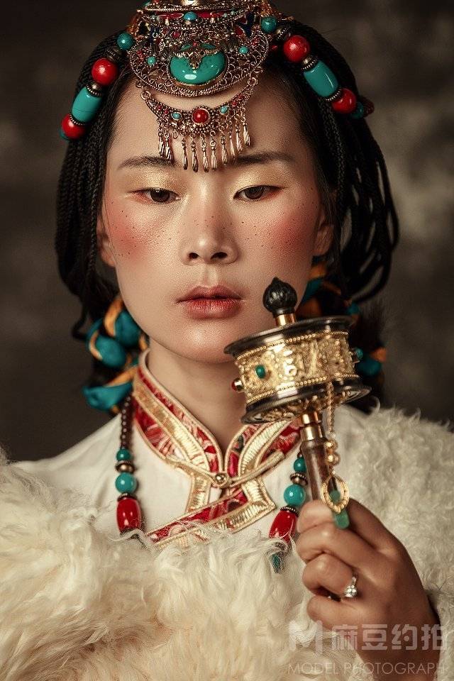 情绪模特