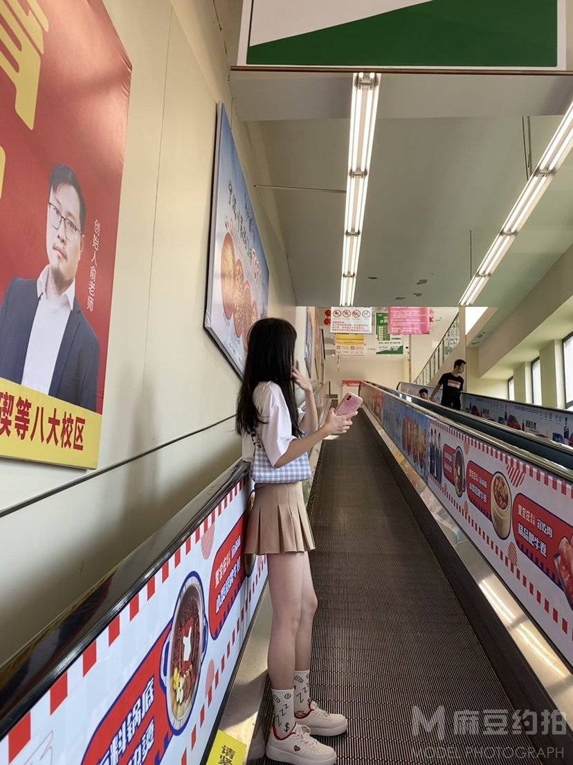 校园模特