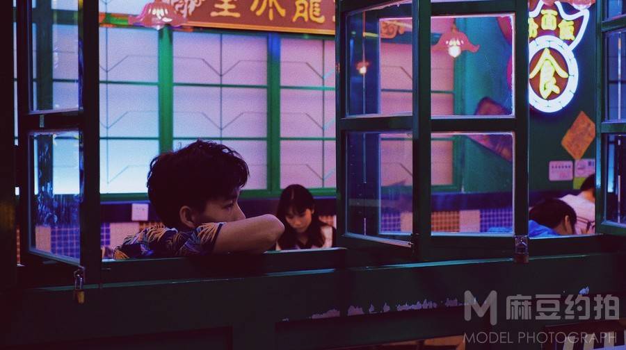 情绪模特