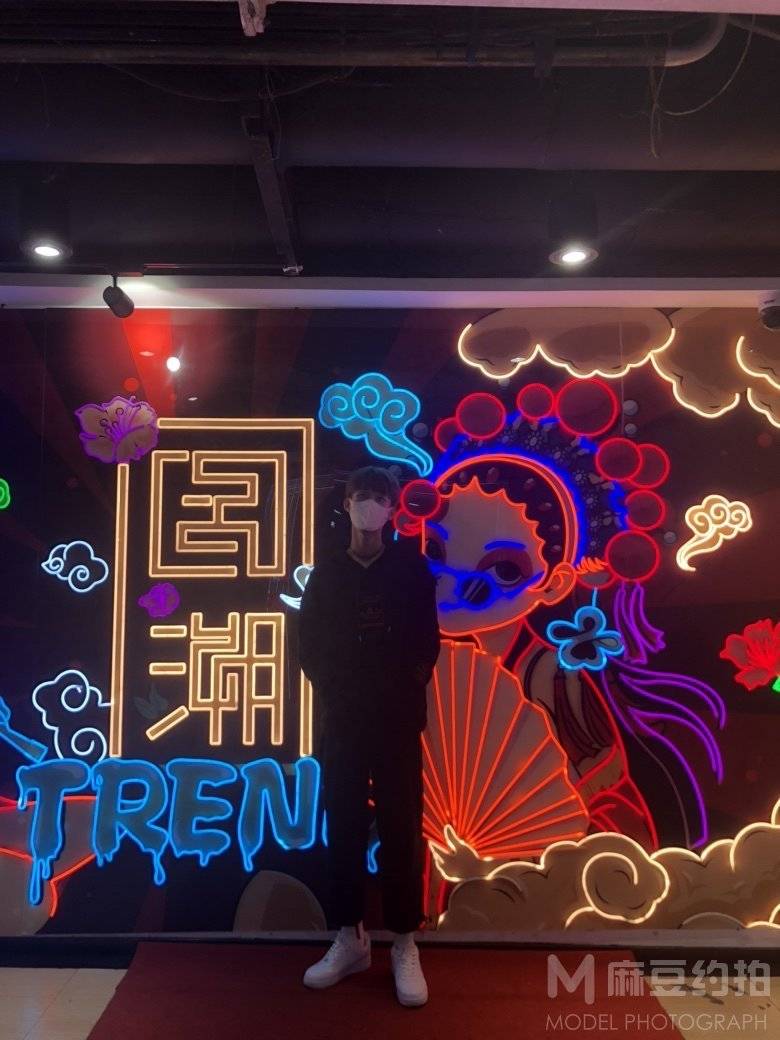 情绪模特
