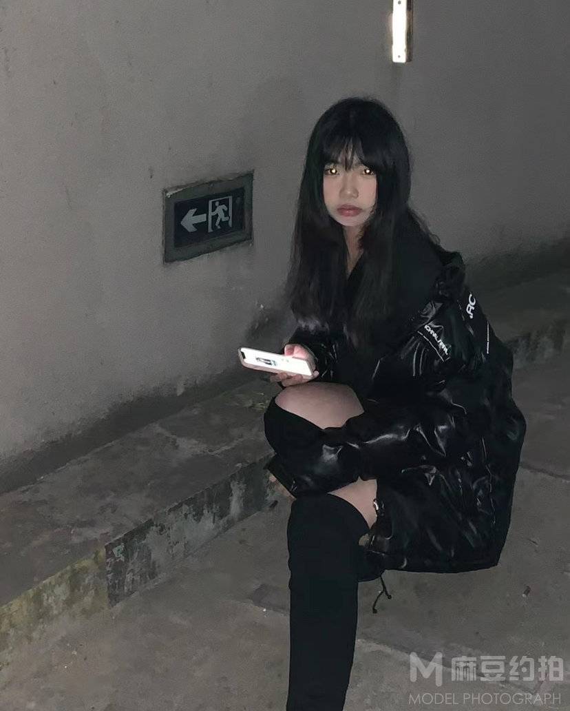 黑白模特