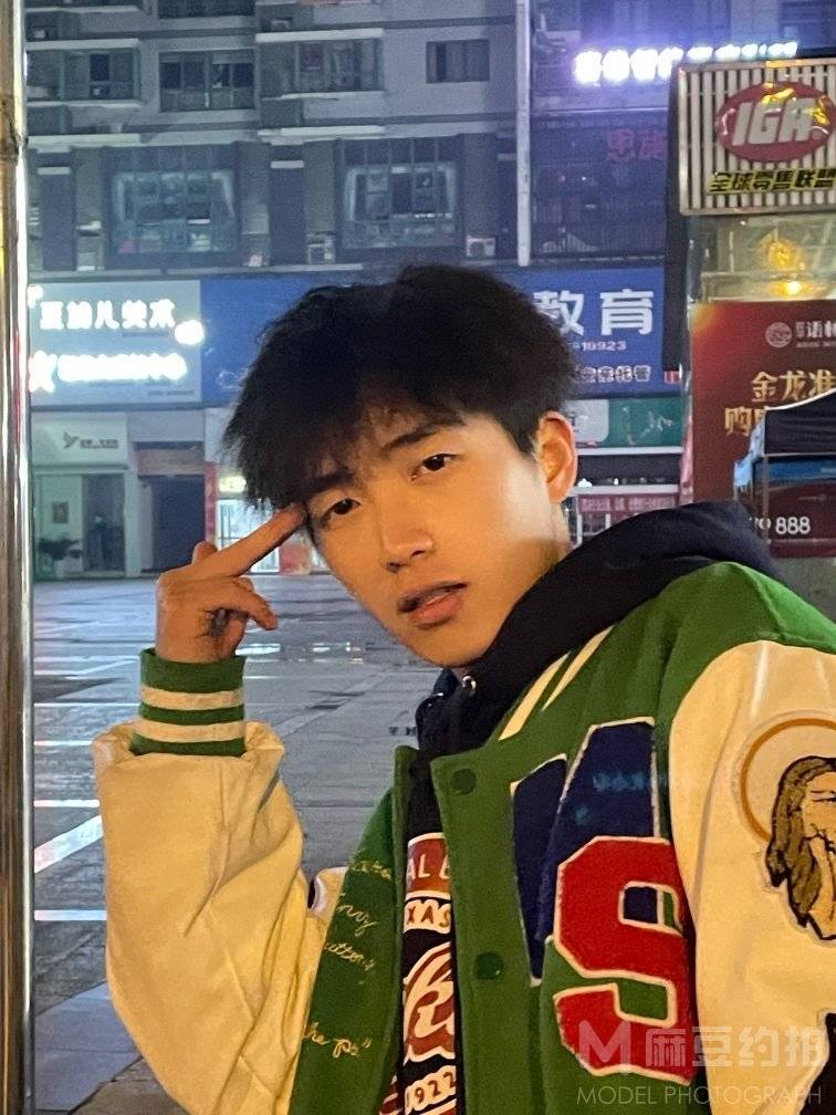 校园模特