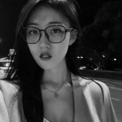 黑白模特