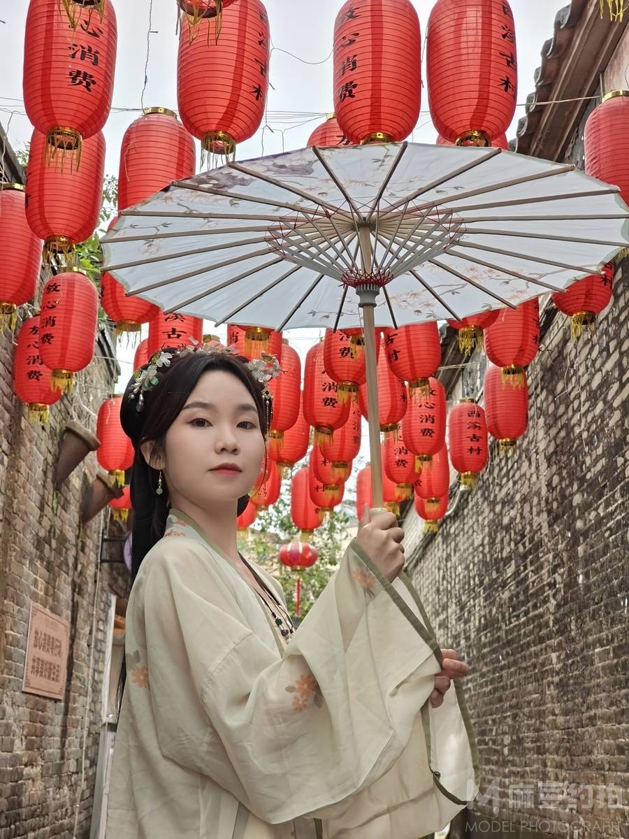 汉服模特