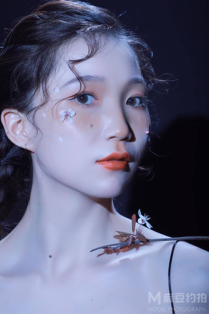 情绪模特