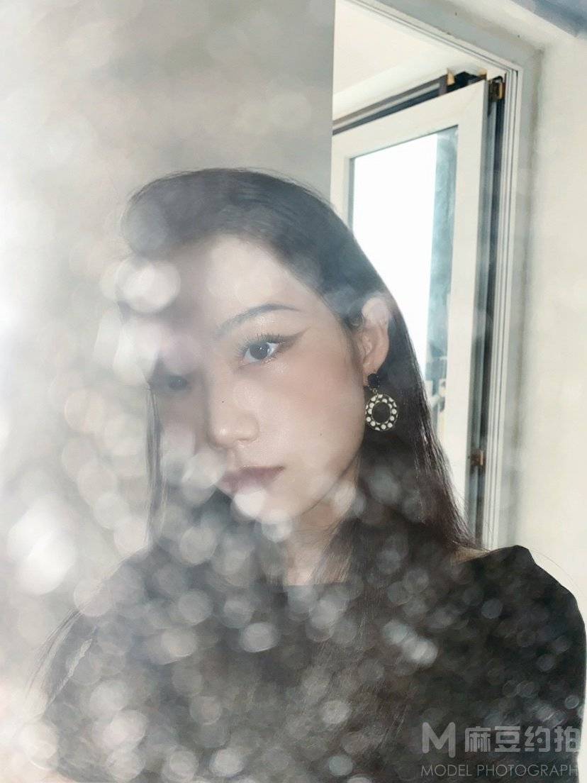 黑白模特