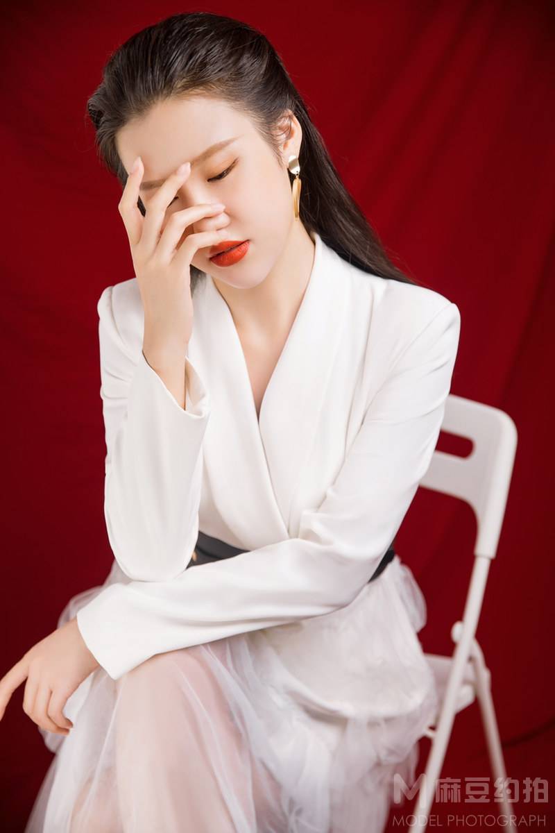 情绪模特