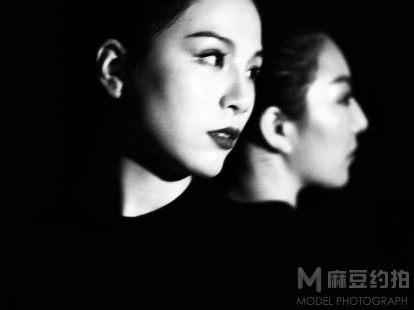 黑白模特
