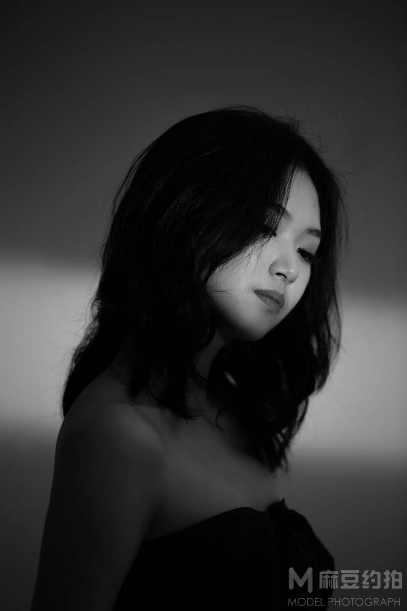 黑白模特