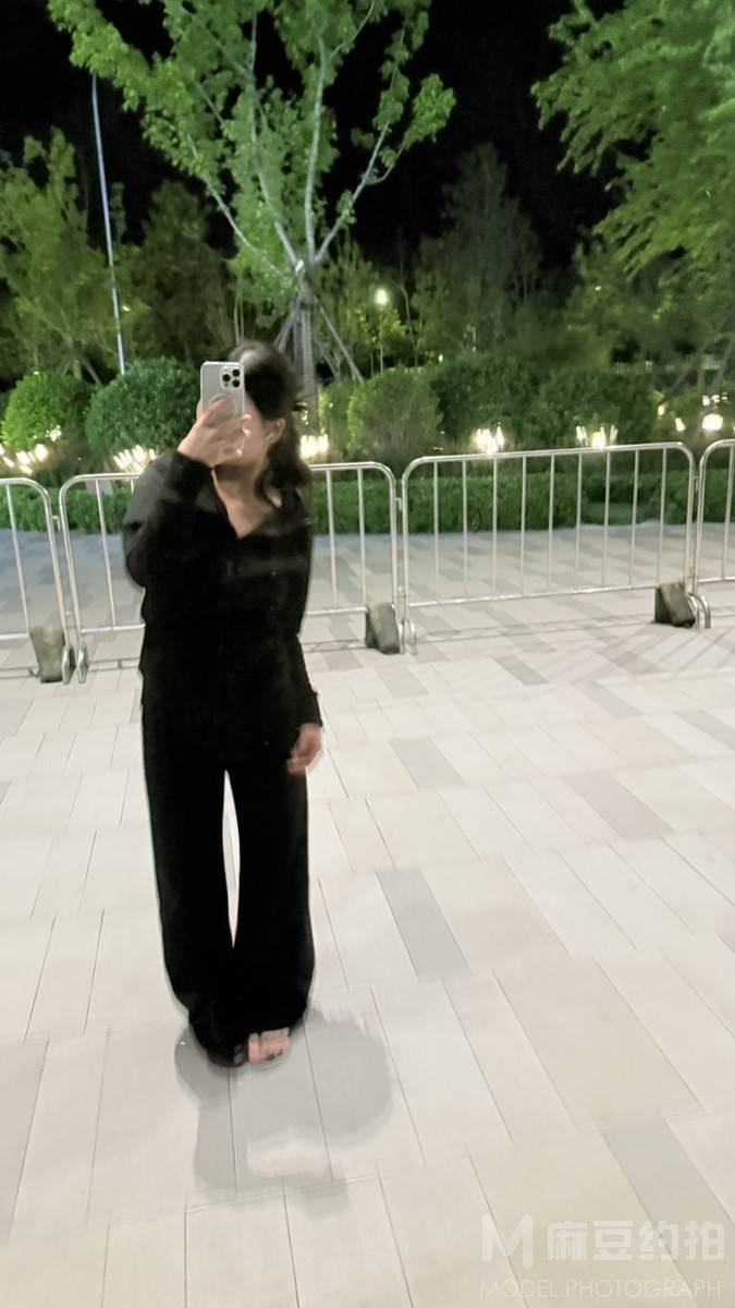 黑白模特