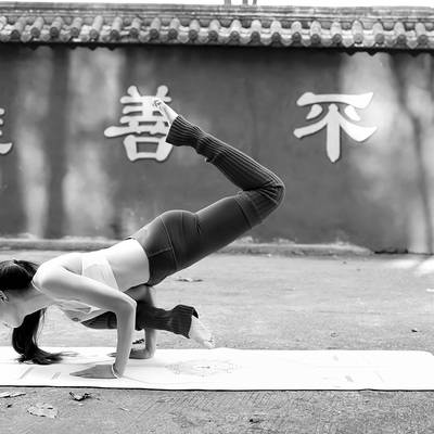 黑白模特