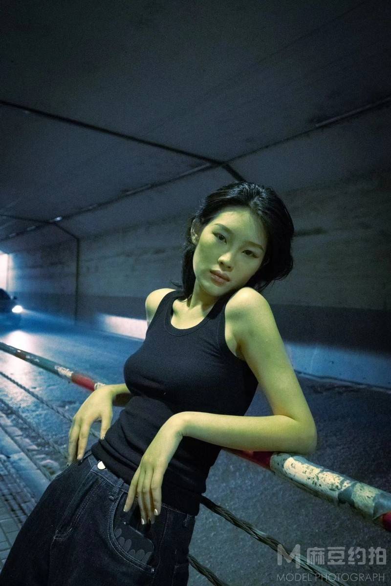 黑白模特