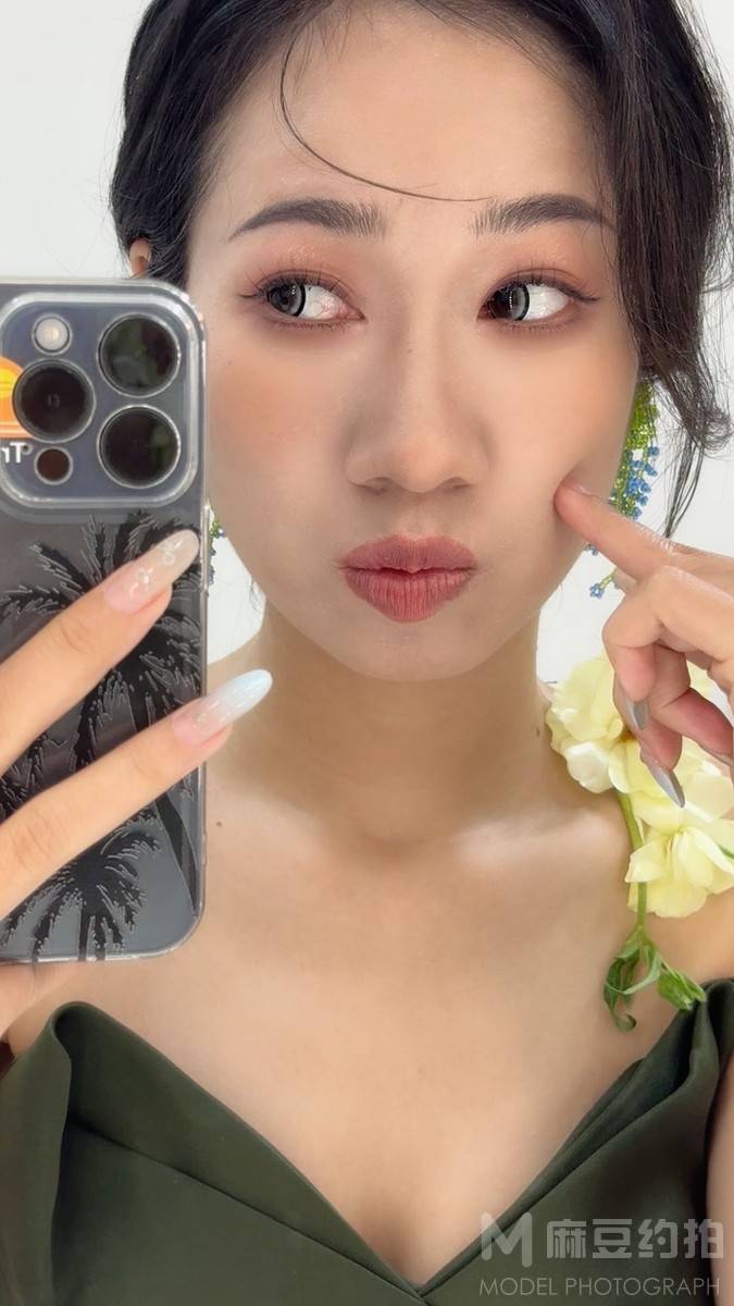 妆容模特