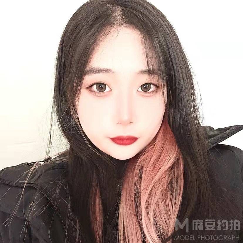 黑白模特