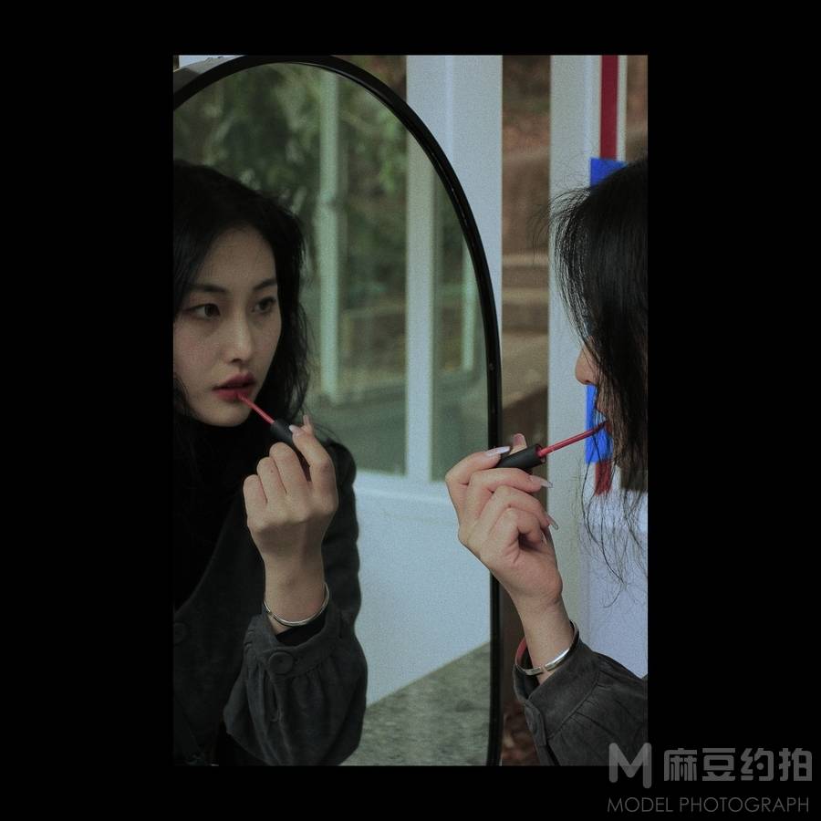 情绪模特