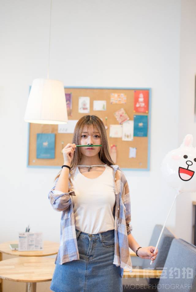 情绪模特