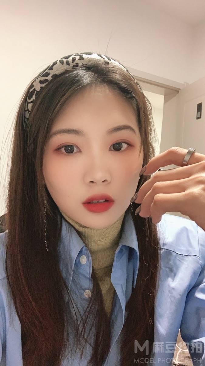 情绪模特