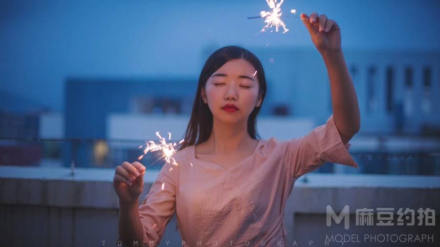 情绪模特
