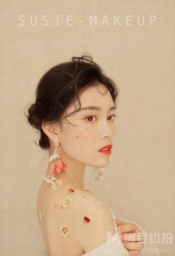 妆容模特