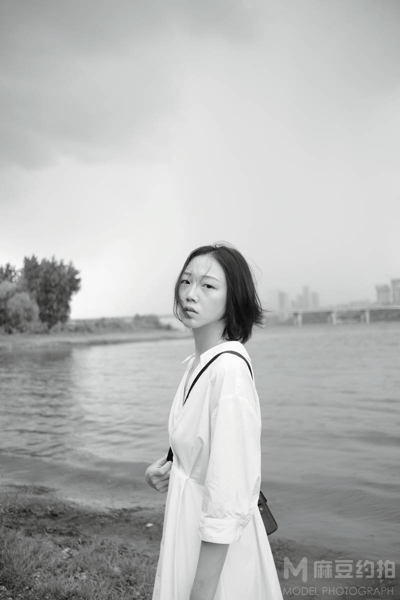 黑白模特
