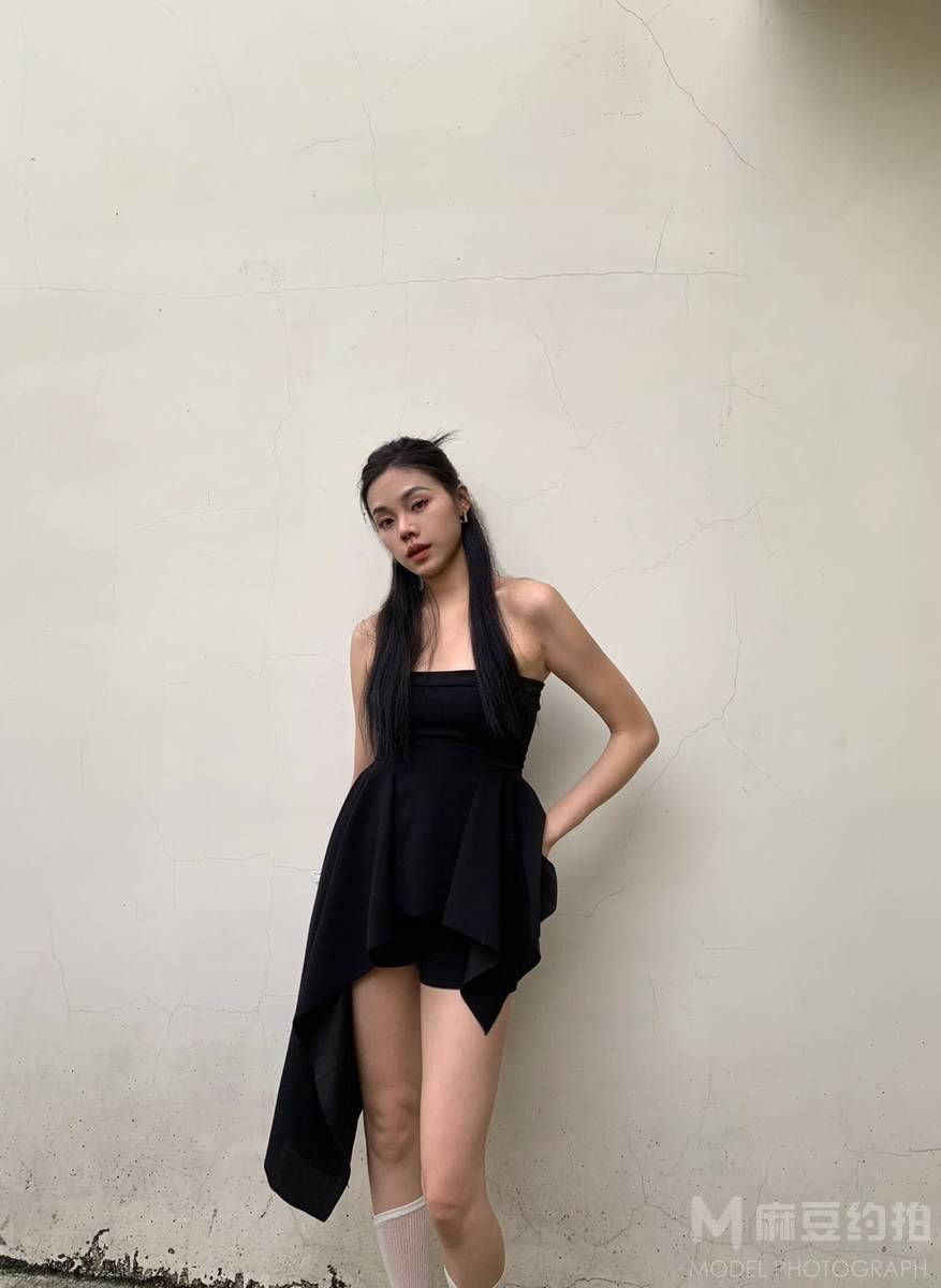黑白模特