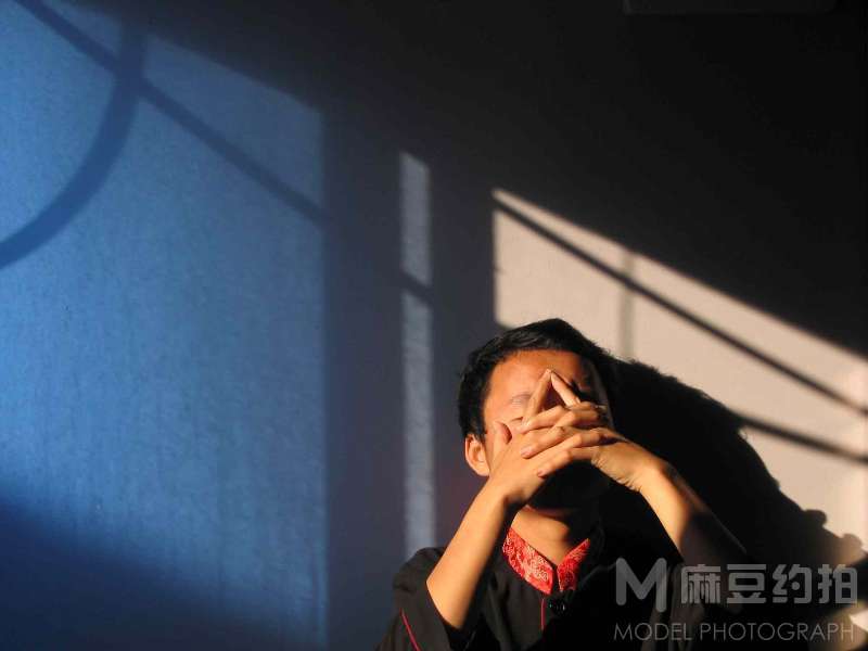 情绪模特