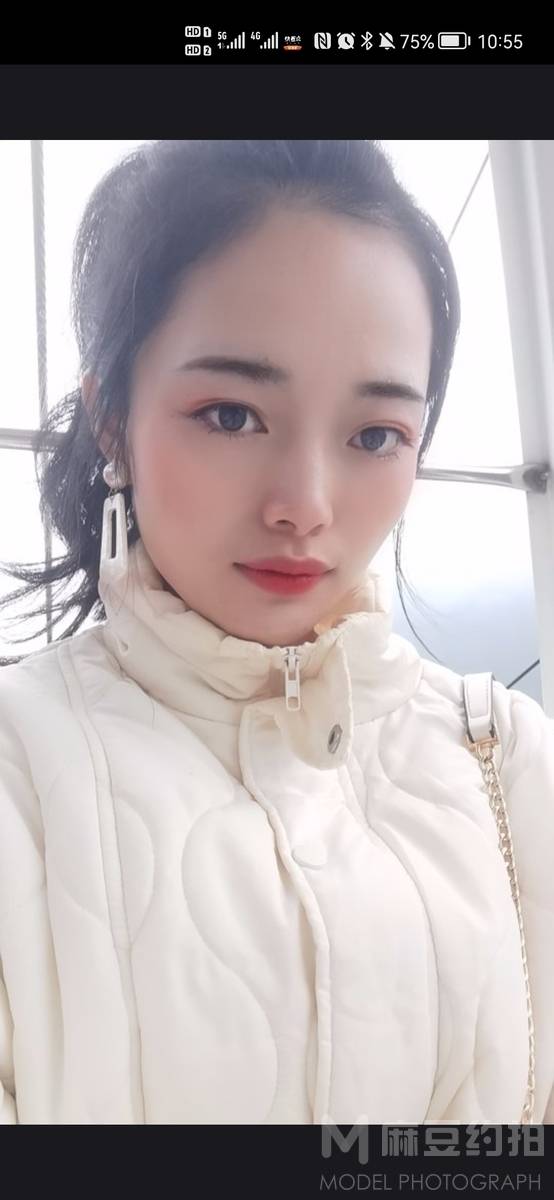 情绪模特