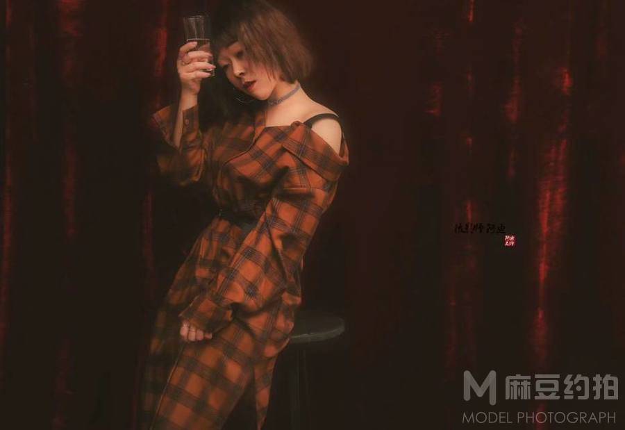 情绪模特