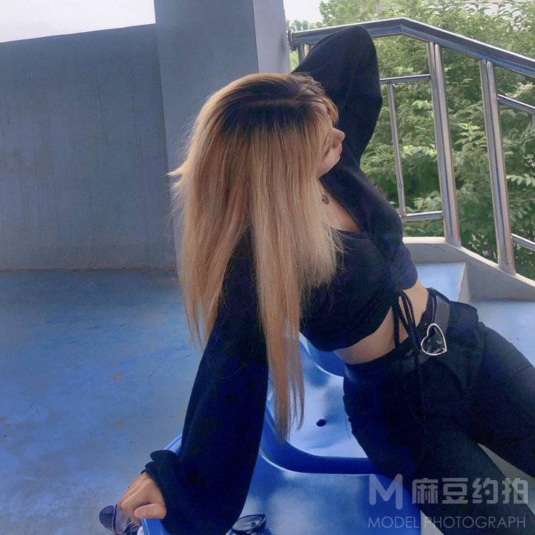 黑白模特