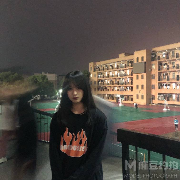 黑白模特