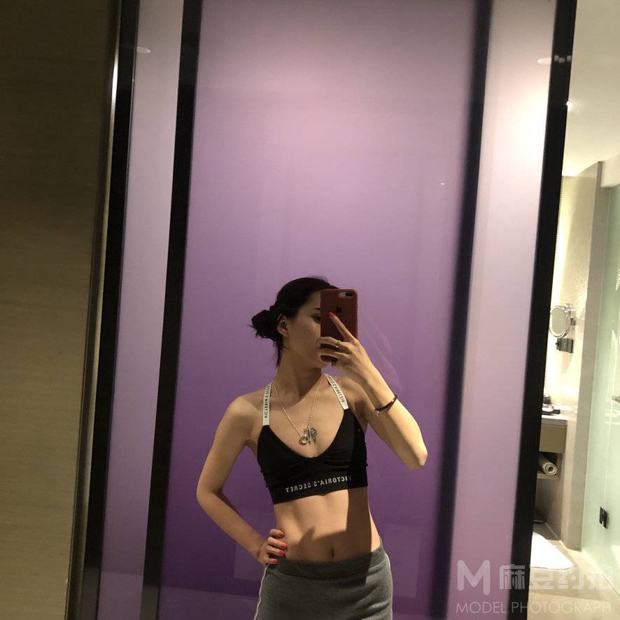 黑白模特