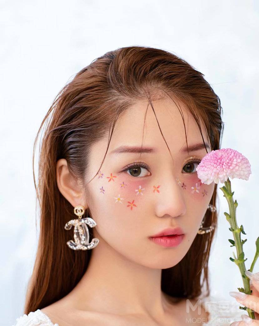 妆容模特