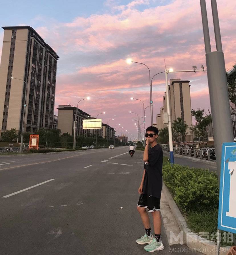 校园模特