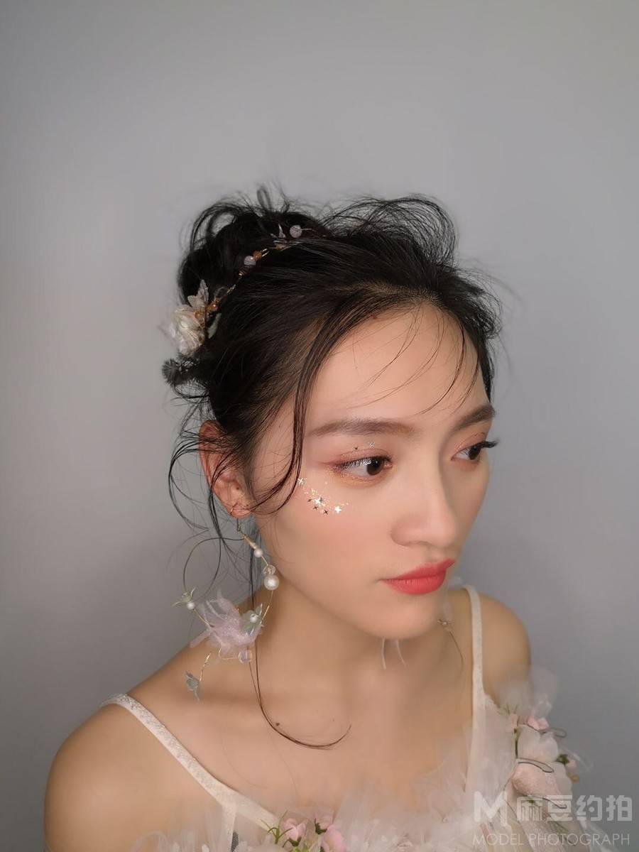 妆容模特