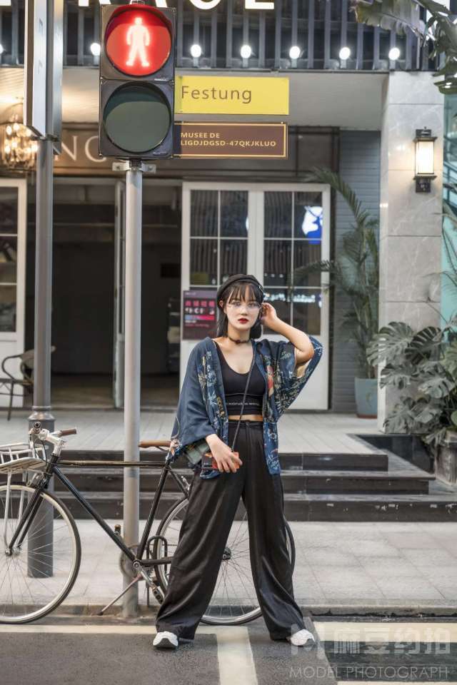 情绪模特