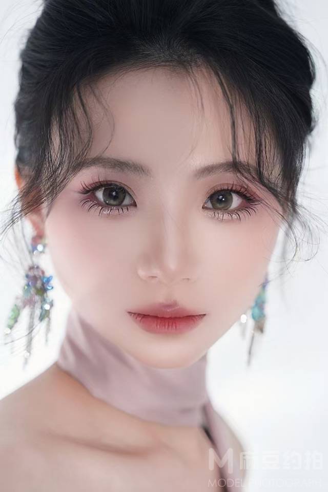 妆容模特