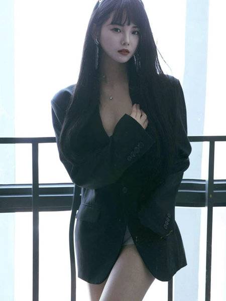 黑白模特