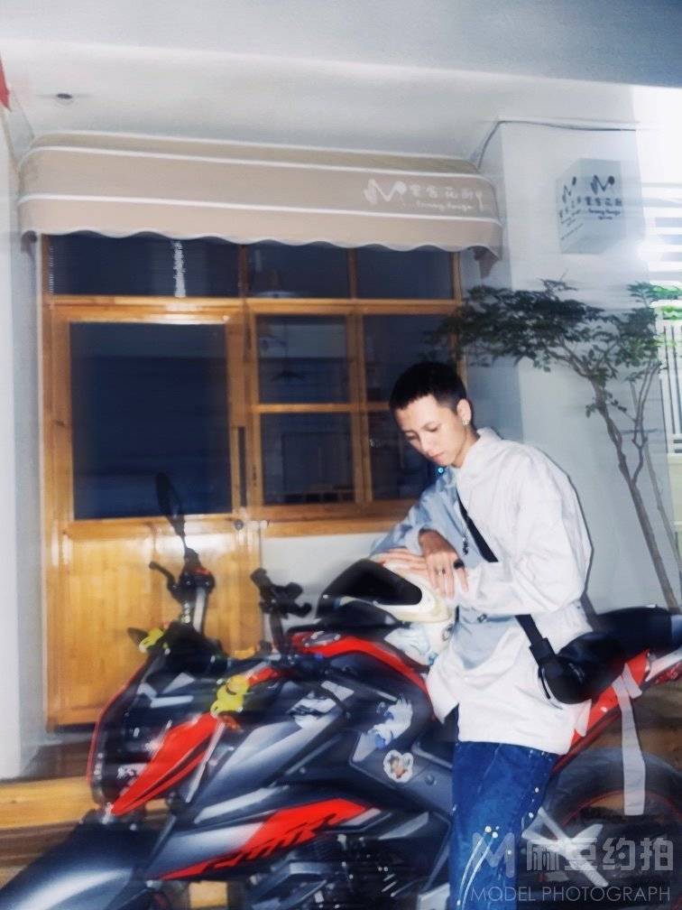 黑白模特