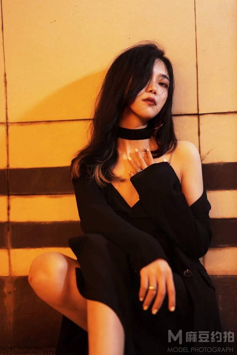 情绪模特