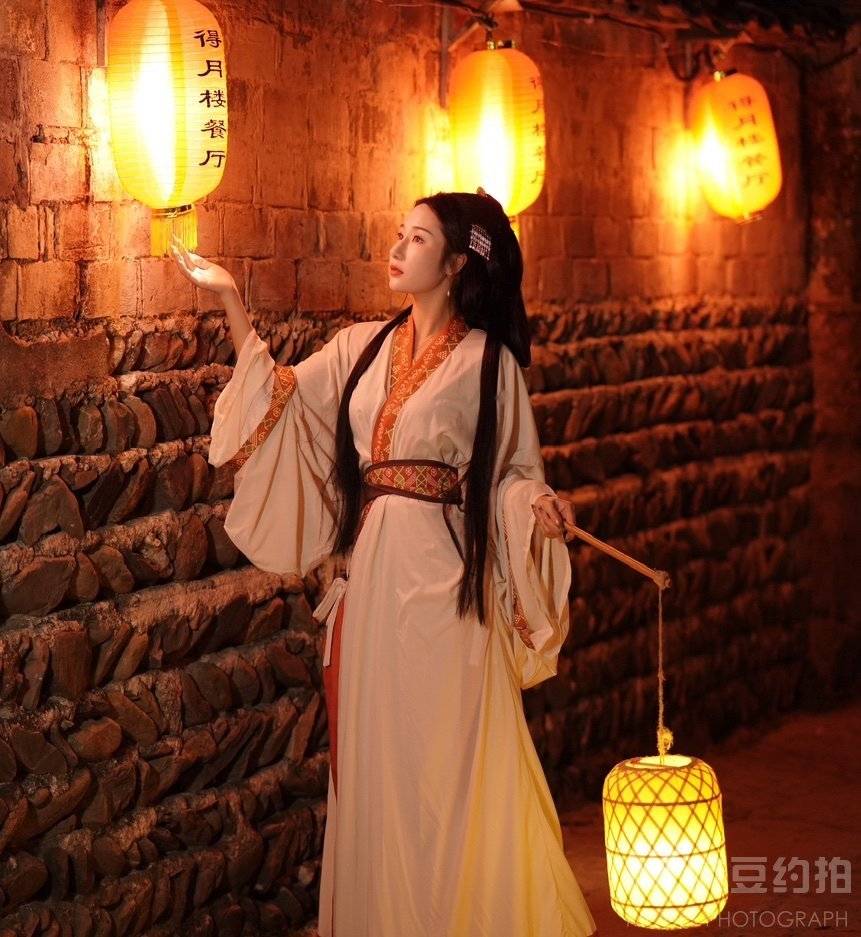汉服模特