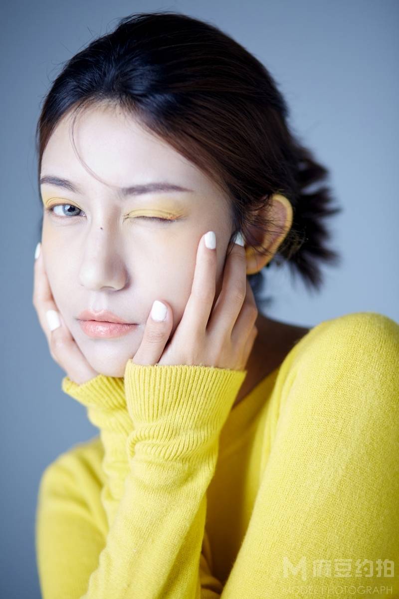 情绪模特