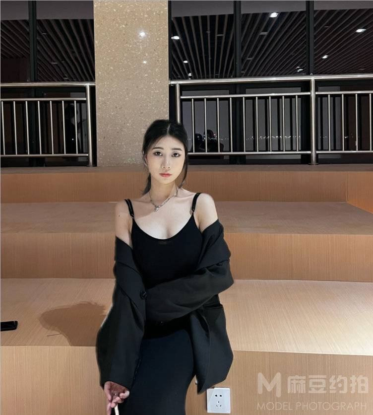 黑白模特