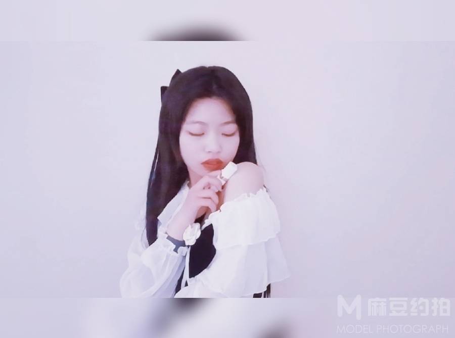 黑白模特