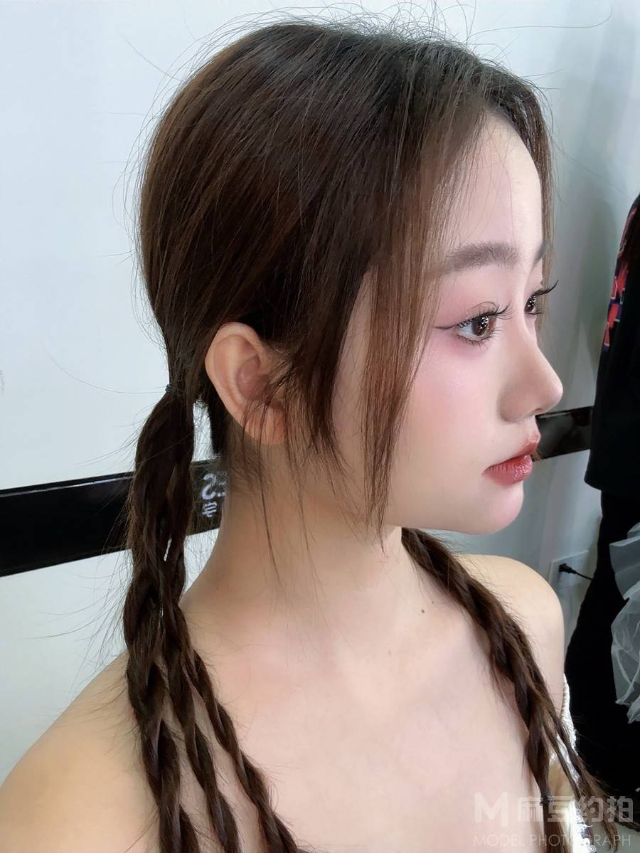 妆容模特