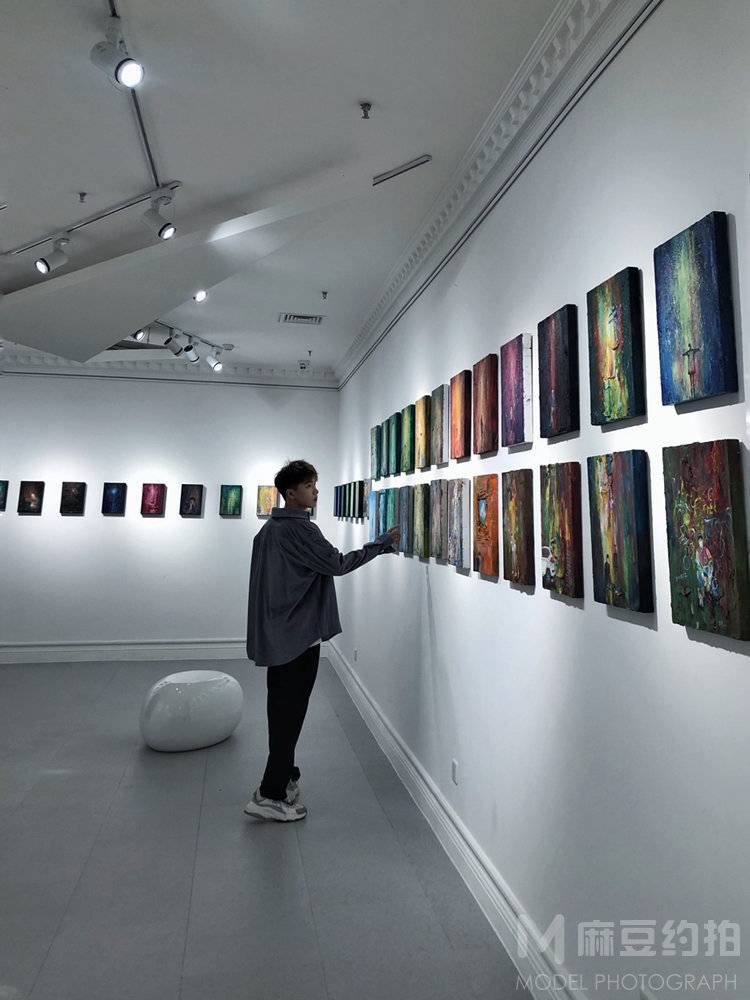 情绪模特