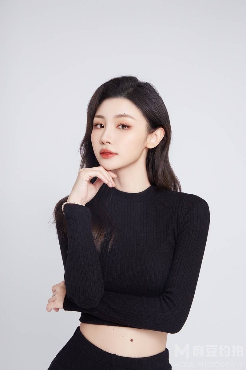 黑白模特