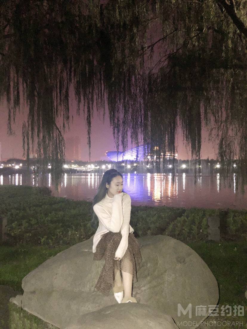 夜景模特