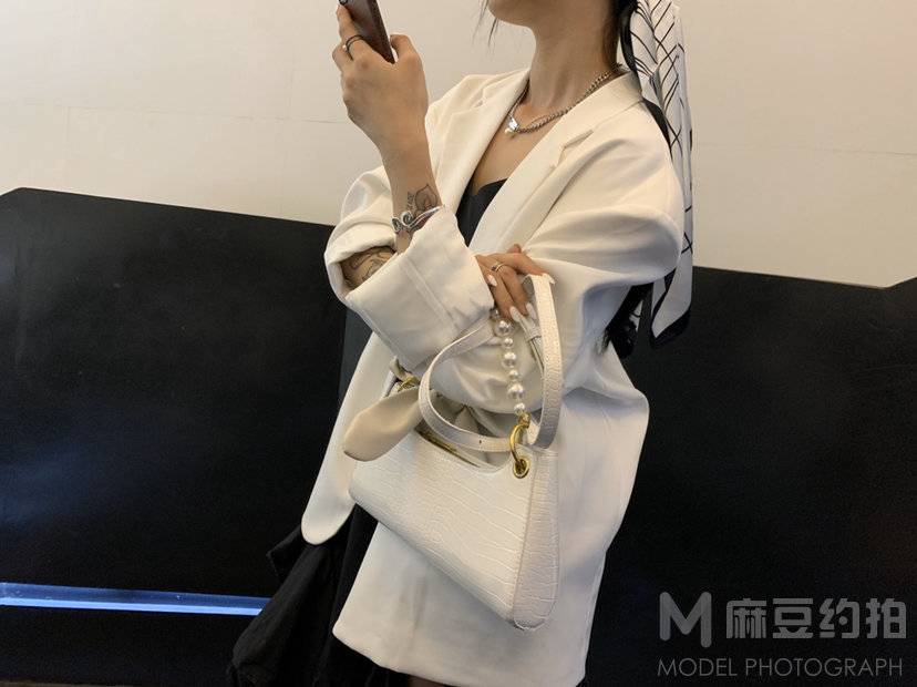 黑白模特