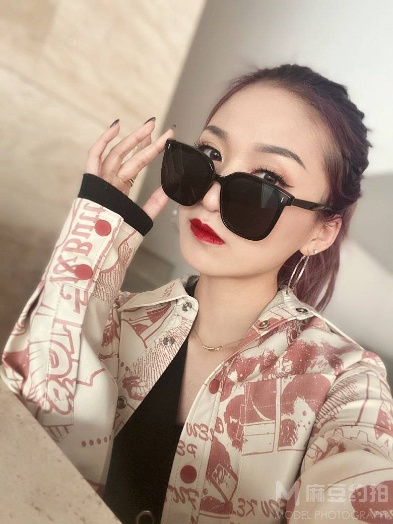 黑白模特